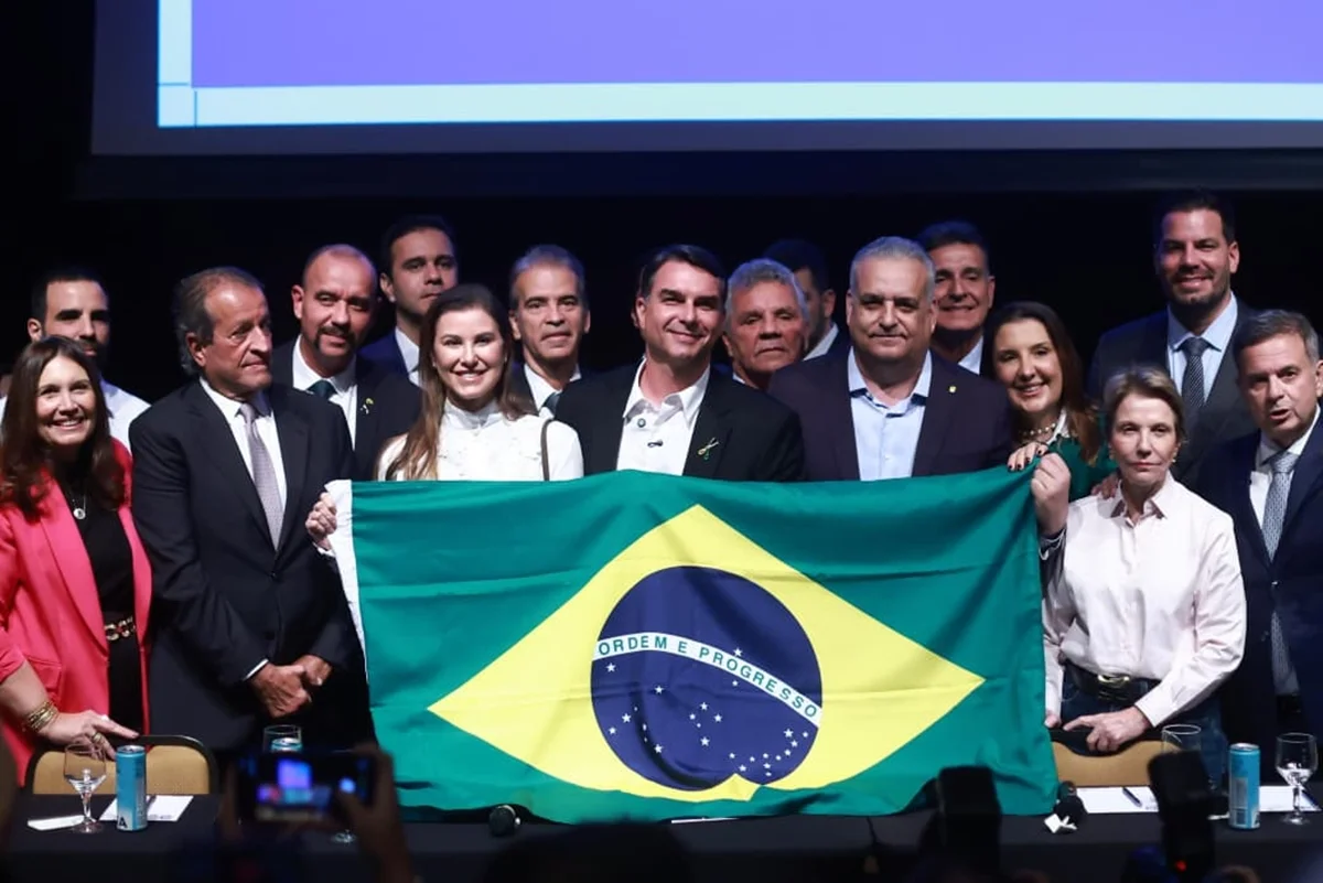 PL de Flávio Bolsonaro tem 13 candidatos a governador; 10 são competitivos. Wellington é destaque.
